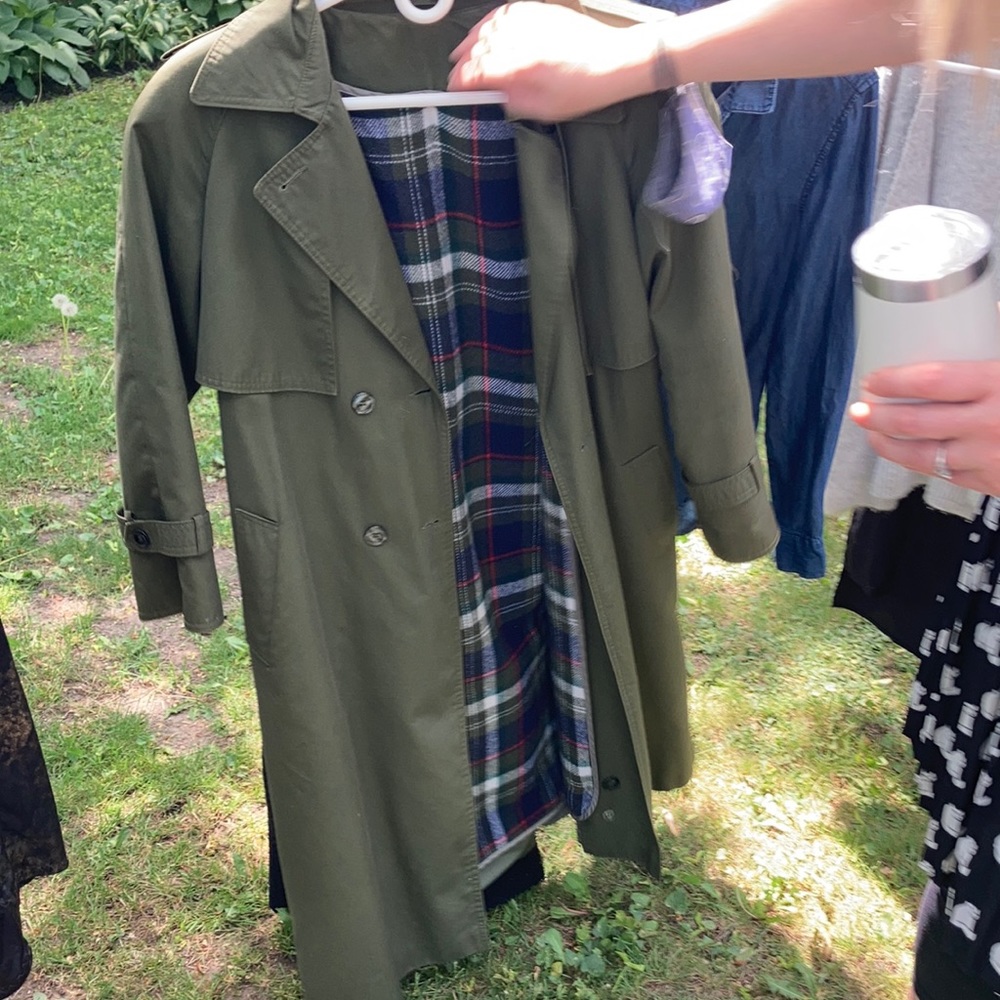 Size 6 vintage plaid lined trench coat